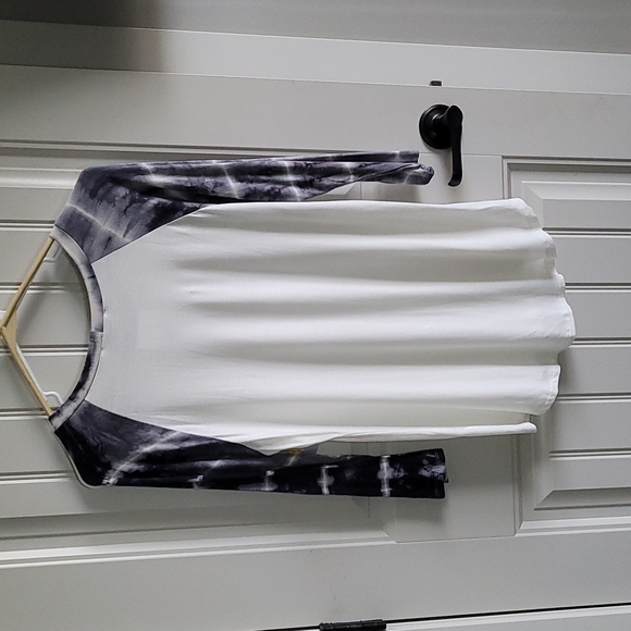 NWT Womens Baseball Tee - Picture 2 of 6